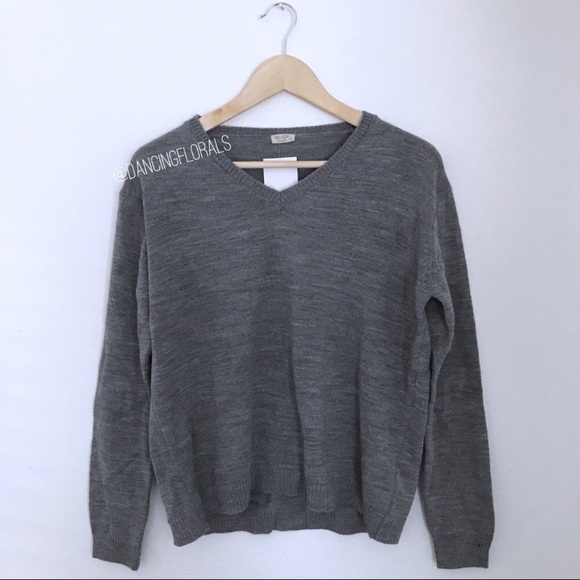 Banana Republic Sweaters - Brandy Melville Leigh Gray v-neck Knit Sweater